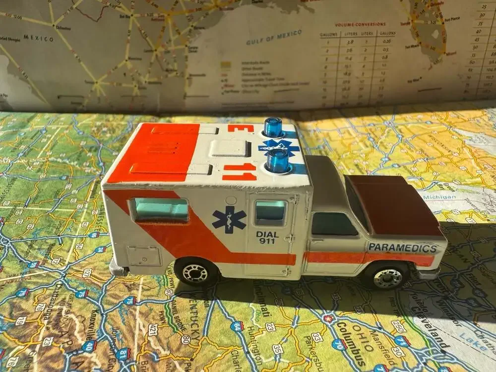 VINTAGE 1977 Matchbox Paramedics Ambulance Diecast Emergency Vehicle E 11